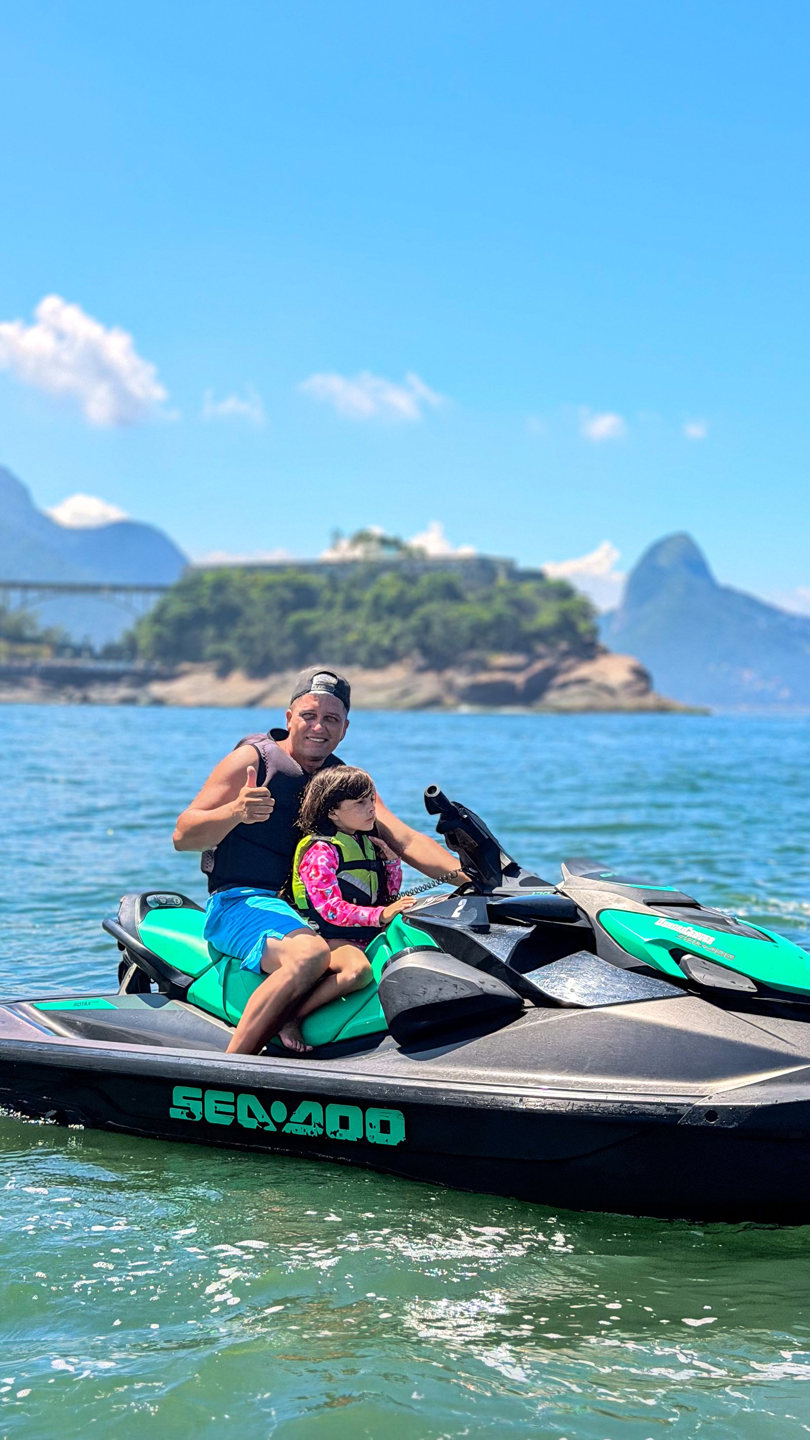 Cliente pilotando jet ski na Barra da Tijuca